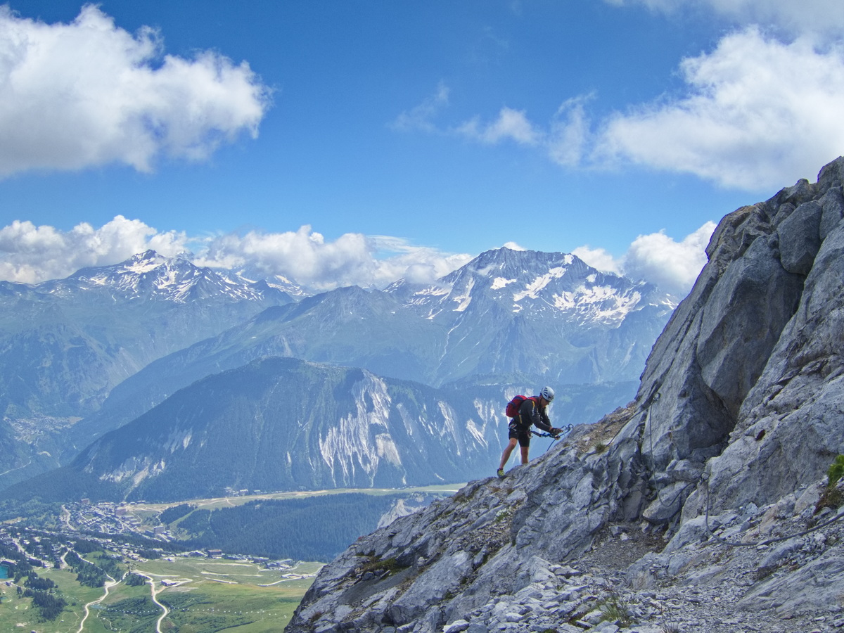 alpiniste sur fond de vanoise